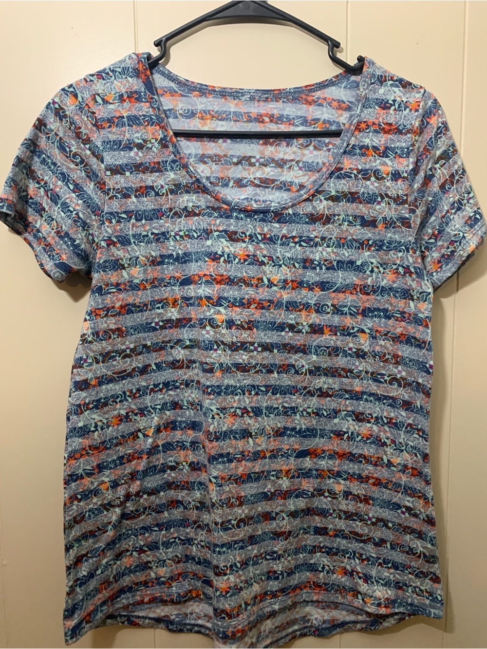 LuLaRoe Women’s Floral Stripe Scoop Neck Top - size Medium longer in back